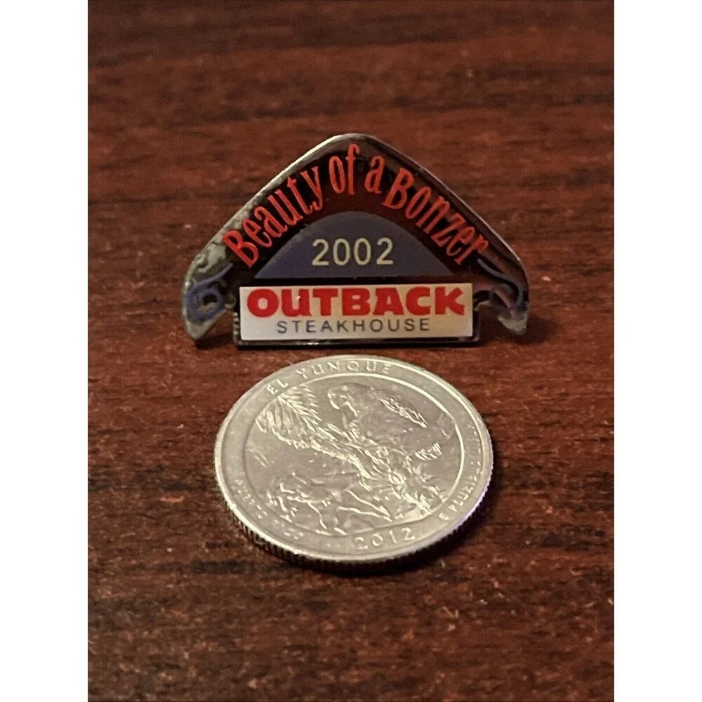 Outback Steakhouse‎ 2002 Beauty Of A Bonzer Boomerang Lapel Hat Pin